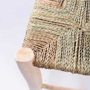 Tabouret artisanal en fibre tressée et bois naturel