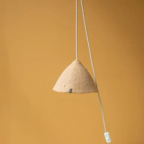 suspension forme tipi en feutre de laine couleur nude