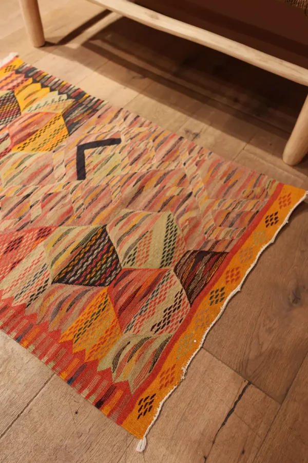 vue d'une section du tapis taznakht dimension 68x100cm